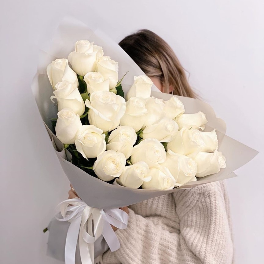  Классический букет из 23 белых роз